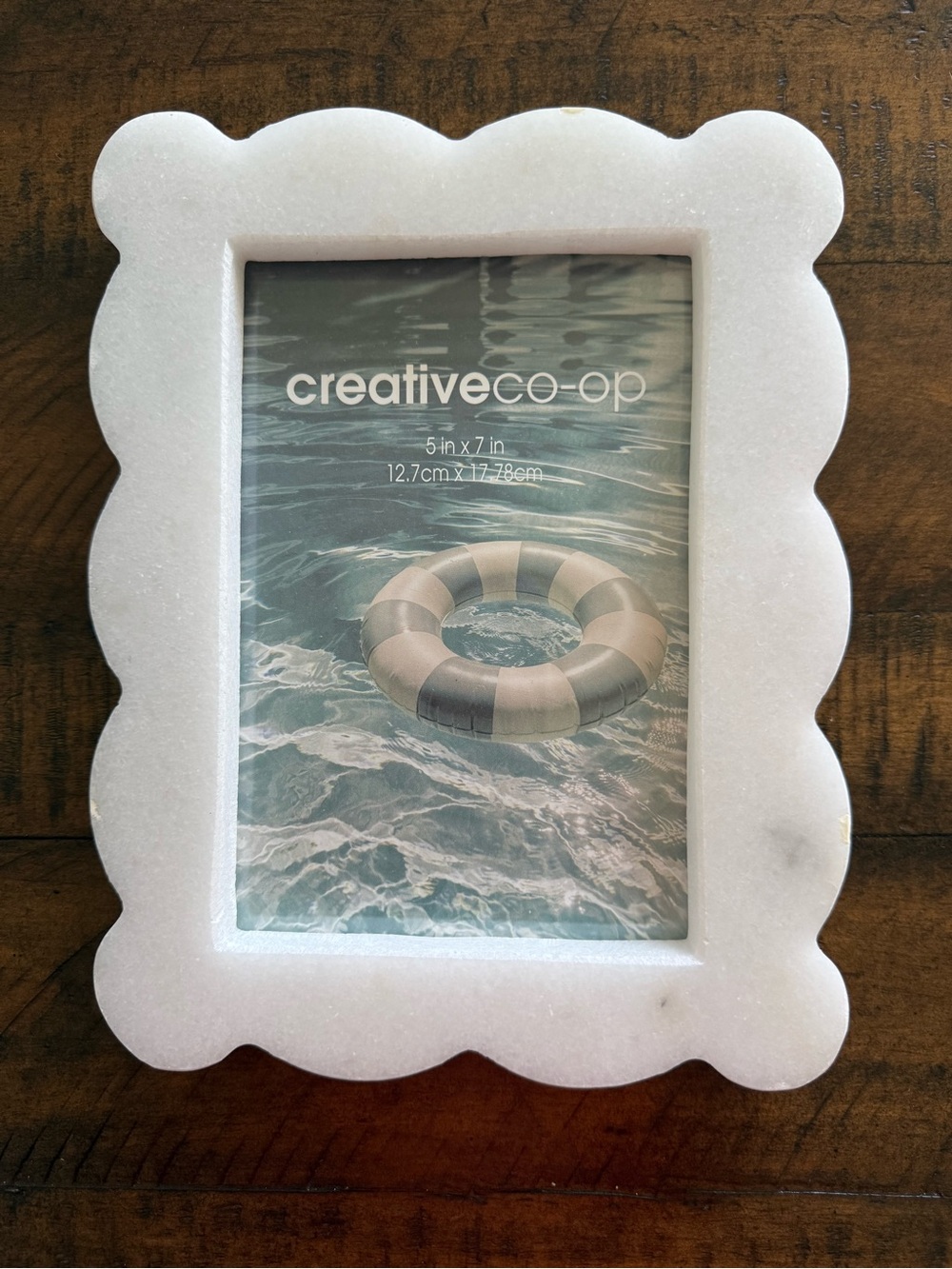 Jilly Box Creative Co-Op White Scalloped Marble Frame